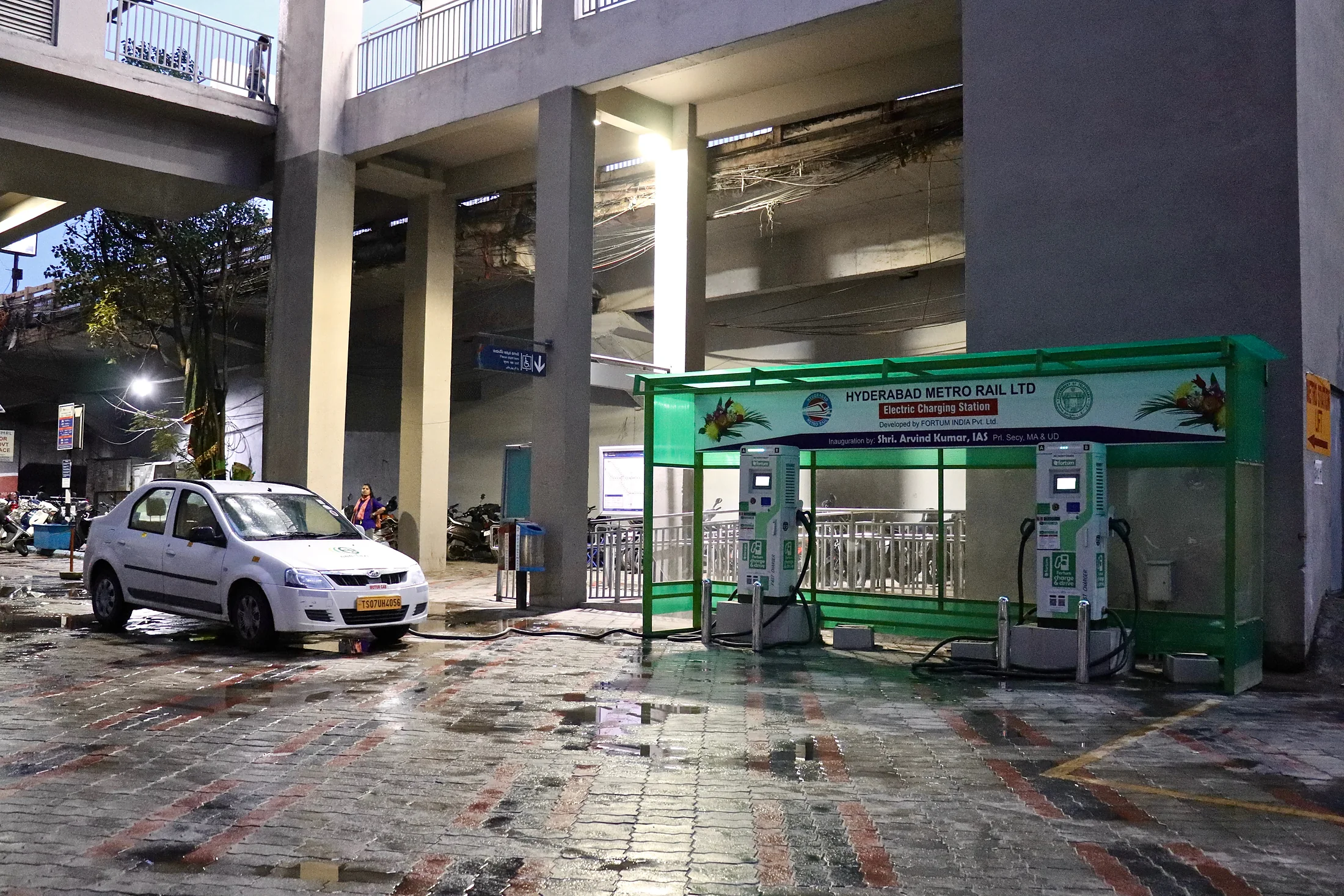 VinFast commercial fleet depot